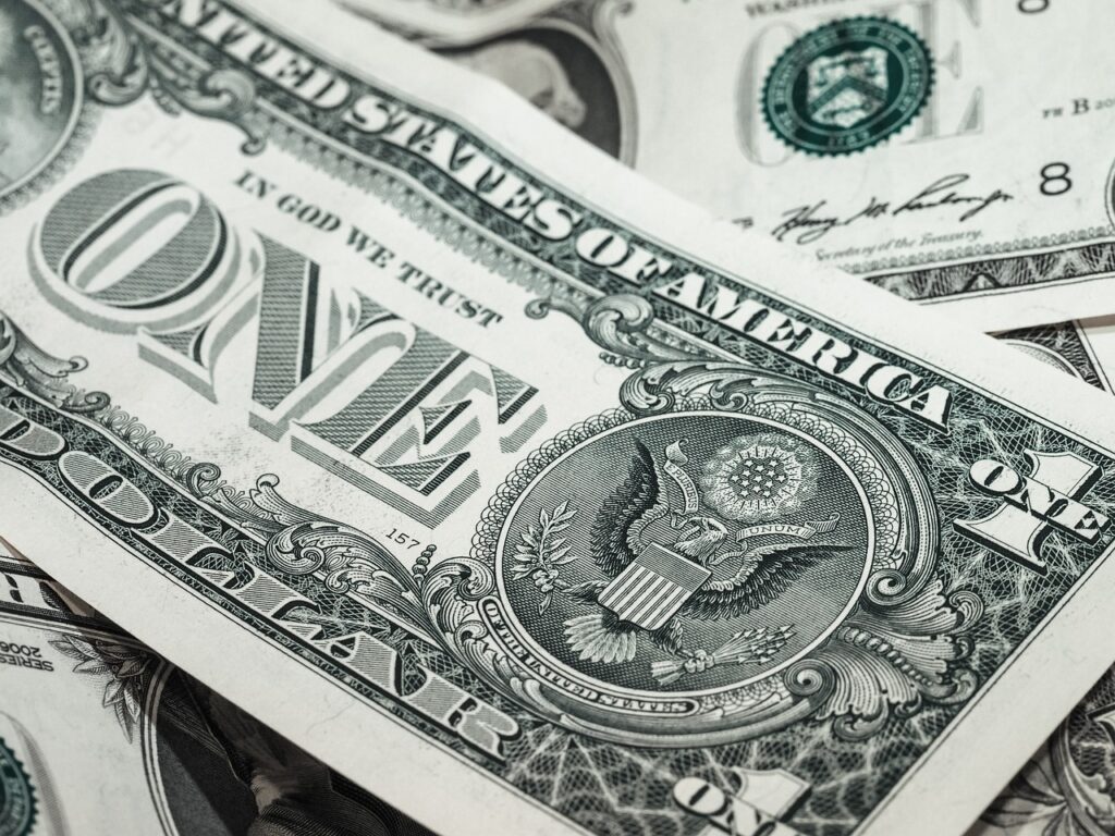ブラック企業を辞めたいけどお金ない場合の対処法は？