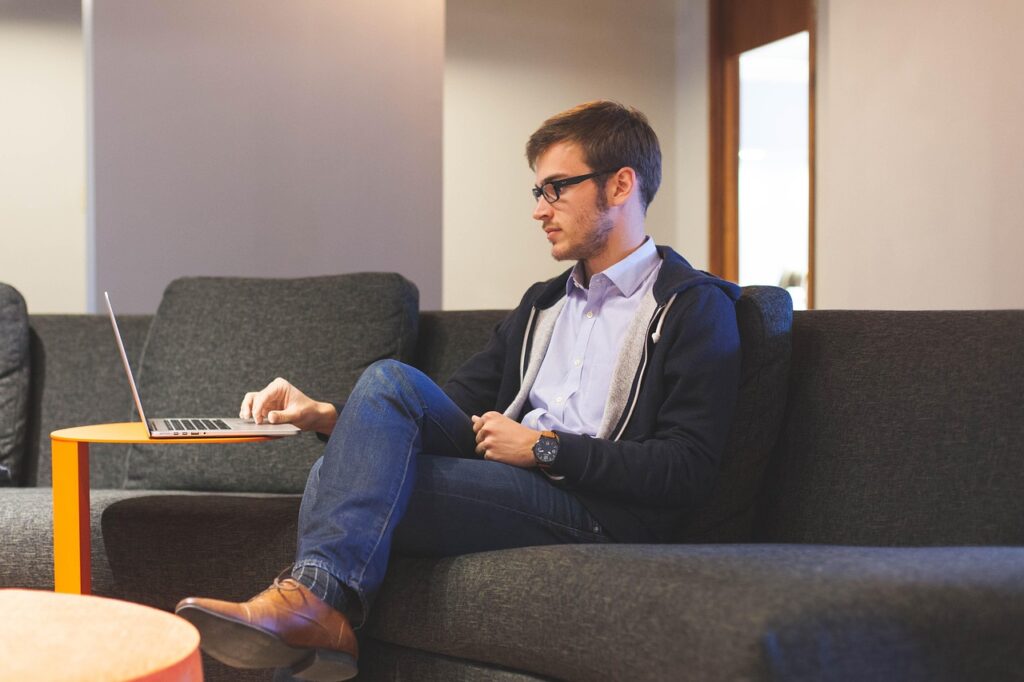 ブラック企業に洗脳されて仕事を辞めたいと感じる理由は？